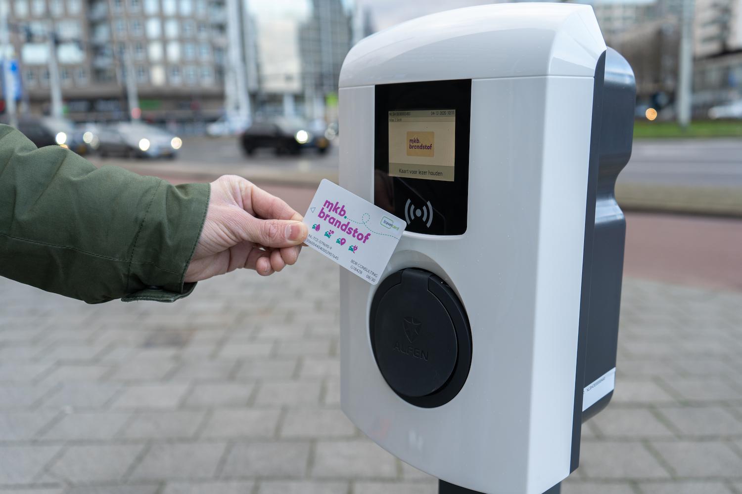 Laadpaal gebruiken met de laadpas van MKB Brandstof