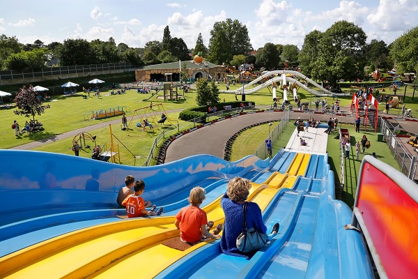 Glijbaan in Linnaeushof