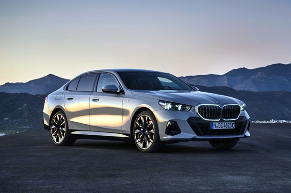BMW i5 Sedan