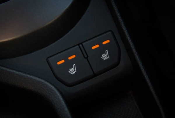 Stoelverwarming knop in auto