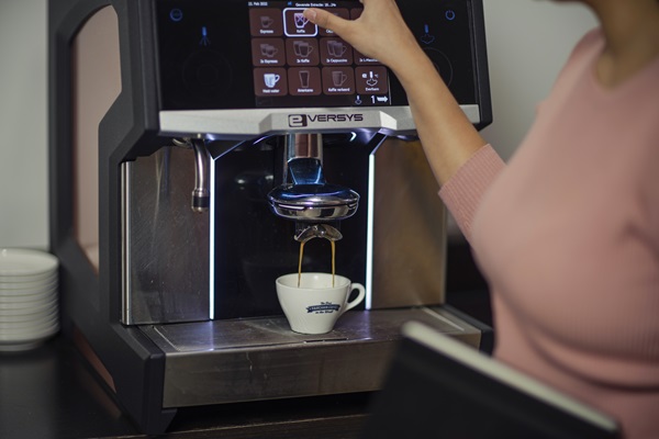 Koffie drinken tijdens laden